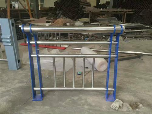 新鄉(xiāng)304不銹鋼護(hù)欄 新鄉(xiāng)304不銹鋼護(hù)欄